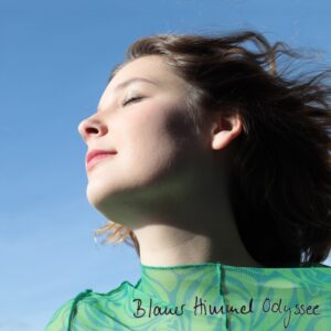 Carla Ahad – Blauer Himmel Odyssee